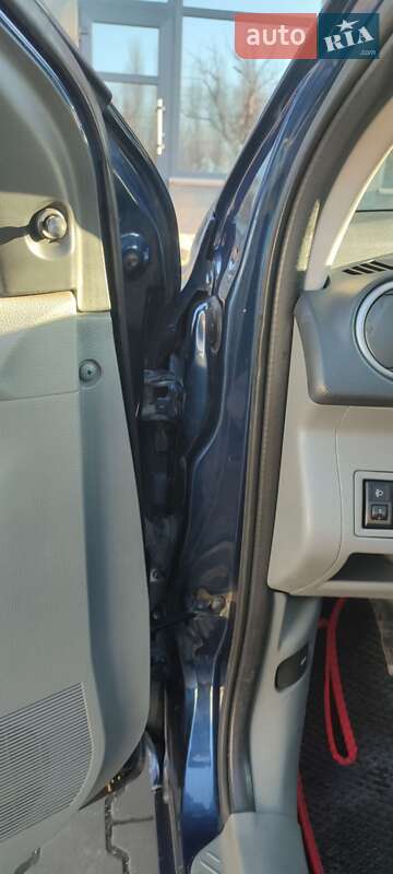 Хэтчбек Mazda 2 2004 в Луцке