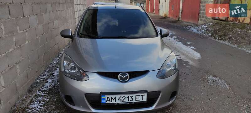 Хэтчбек Mazda 2 2009 в 