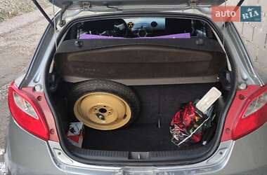 Хэтчбек Mazda 2 2009 в 