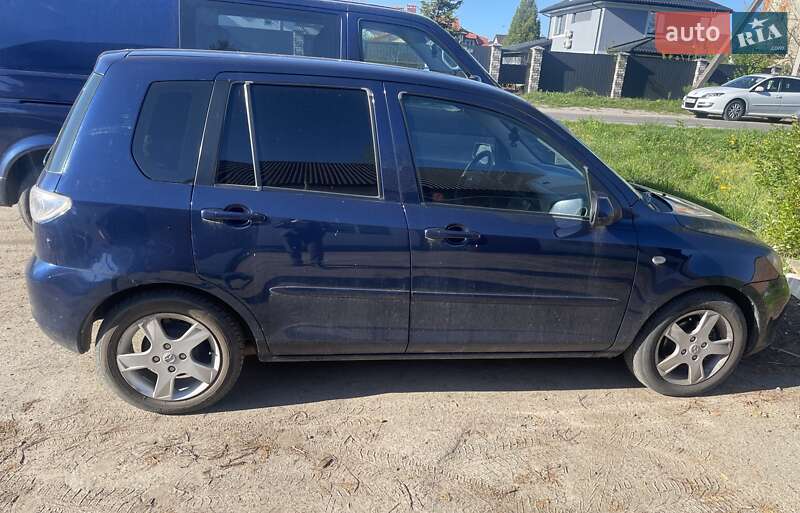Хэтчбек Mazda 2 2006 в 