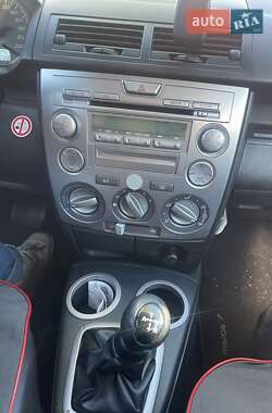 Хэтчбек Mazda 2 2006 в 