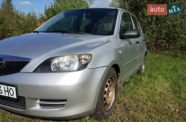 Хэтчбек Mazda 2 2004 в 