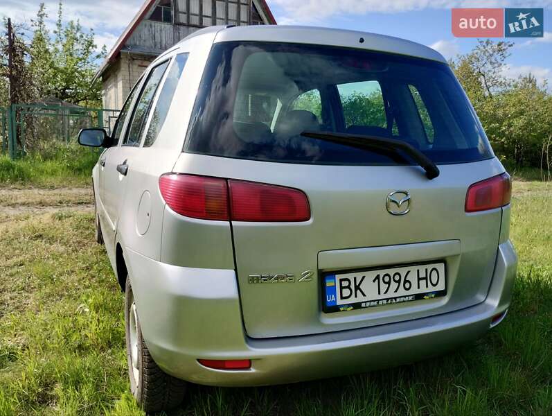 Хэтчбек Mazda 2 2004 в Ровно