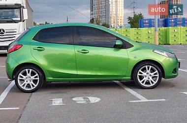 Хэтчбек Mazda 2 2009 в 