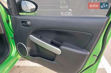 Хэтчбек Mazda 2 2009 в 