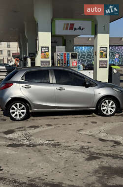 Хэтчбек Mazda 2 2009 в 