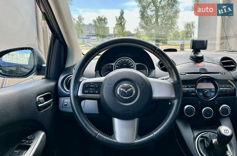 Хэтчбек Mazda 2 2011 в Днепре