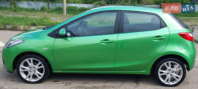 Хетчбек Mazda 2 2008 в Чернівцях