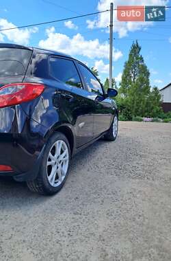 Хэтчбек Mazda 2 2009 в 