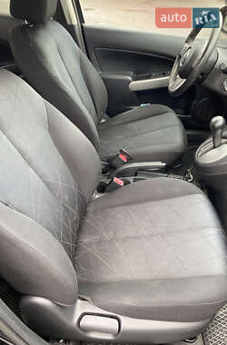 Хэтчбек Mazda 2 2011 в 
