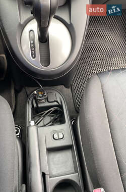 Хэтчбек Mazda 2 2011 в 