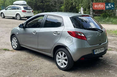 Хэтчбек Mazda 2 2009 в 