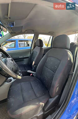 Хэтчбек Mazda 2 2004 в 