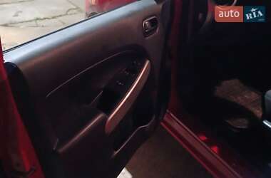 Хэтчбек Mazda 2 2010 в 