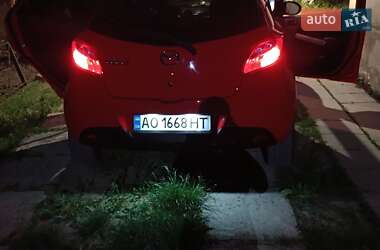 Хэтчбек Mazda 2 2010 в 
