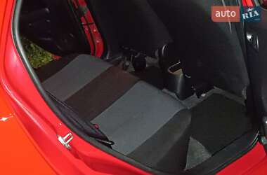 Хэтчбек Mazda 2 2010 в 