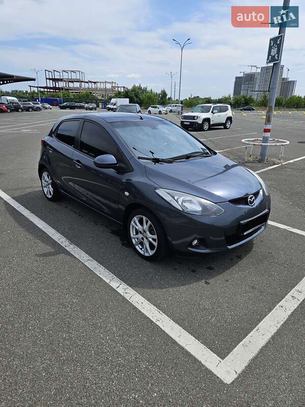 Хэтчбек Mazda 2 2008 в 