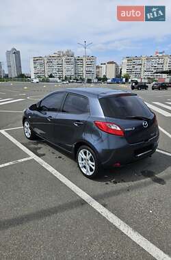 Хэтчбек Mazda 2 2008 в 
