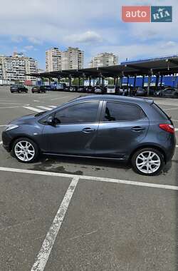 Хэтчбек Mazda 2 2008 в 