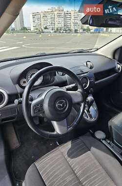 Хэтчбек Mazda 2 2008 в 