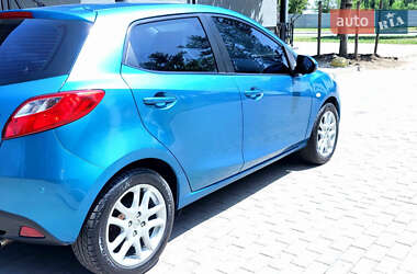 Хэтчбек Mazda 2 2011 в Апостолово