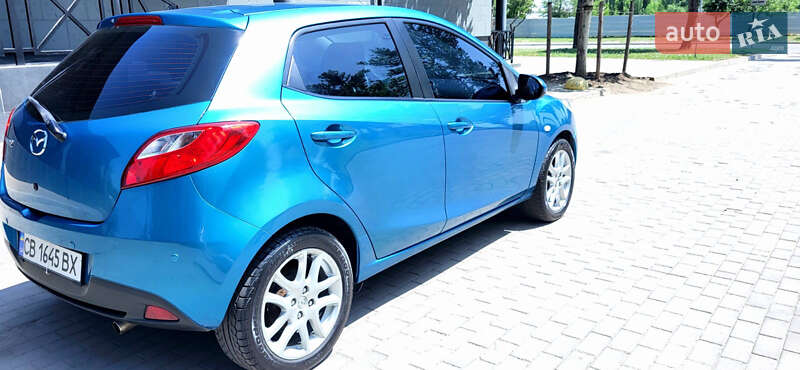Хэтчбек Mazda 2 2011 в 