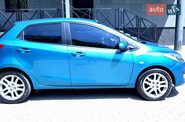 Хэтчбек Mazda 2 2011 в 