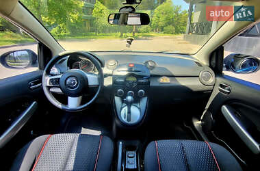 Хэтчбек Mazda 2 2011 в 