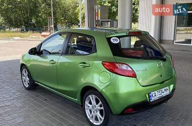 Хэтчбек Mazda 2 2008 в 