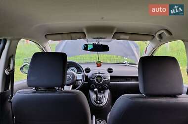 Хэтчбек Mazda 2 2008 в 