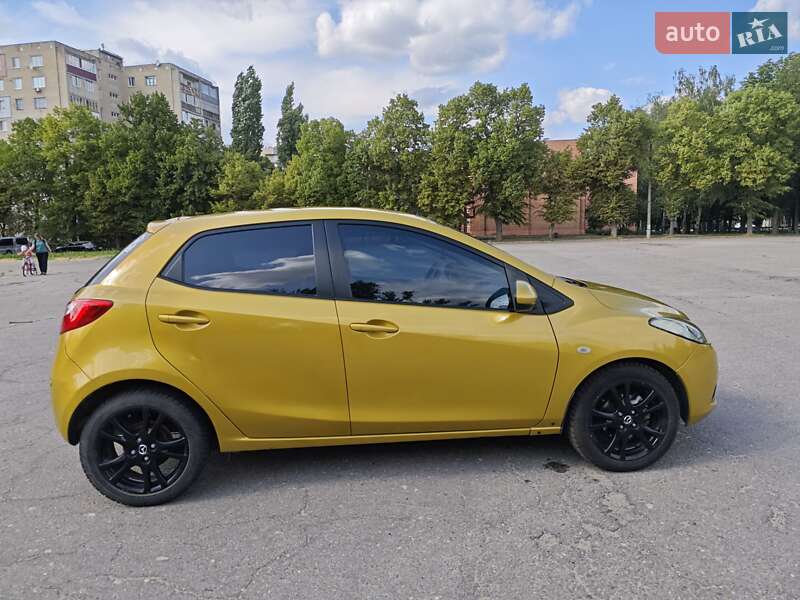 Хэтчбек Mazda 2 2008 в Лозовой