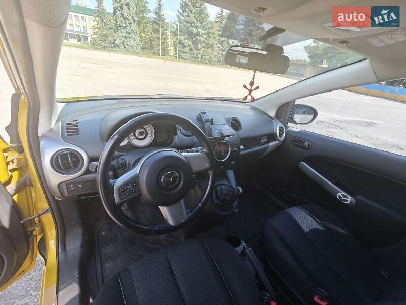 Хэтчбек Mazda 2 2008 в Лозовой