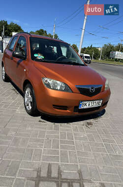 Хэтчбек Mazda 2 2003 в 