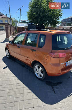 Хэтчбек Mazda 2 2003 в 