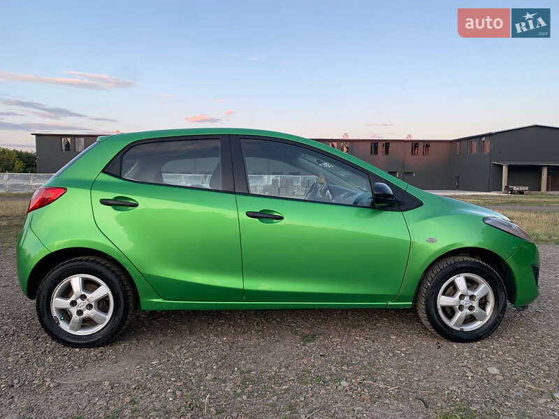 Хэтчбек Mazda 2 2010 в Ходорове