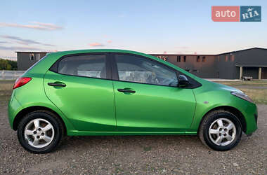 Хэтчбек Mazda 2 2010 в 