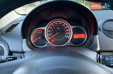 Хэтчбек Mazda 2 2010 в 