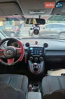Хэтчбек Mazda 2 2011 в 