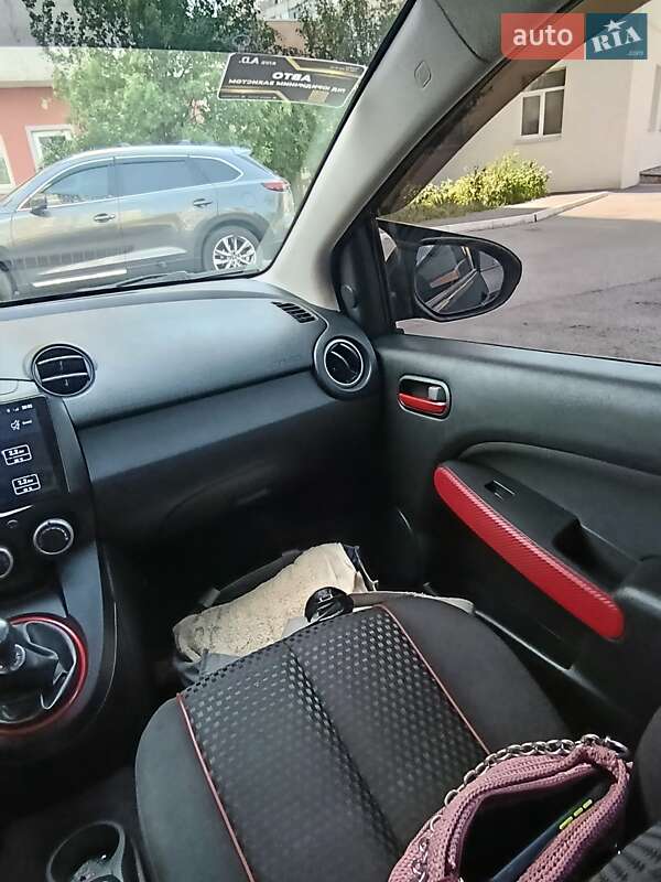 Хэтчбек Mazda 2 2011 в Полтаве фото 8 Хэтчбек Mazda 2 2011 в Полтаве