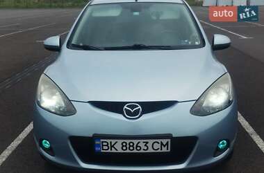 Седан Mazda 2 2010 в Ровно
