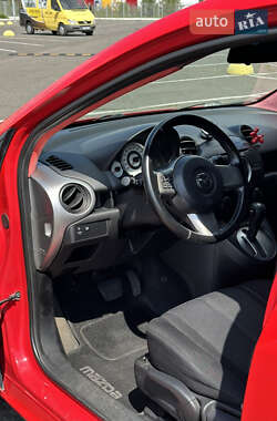 Хэтчбек Mazda 2 2008 в 