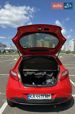 Хэтчбек Mazda 2 2008 в 
