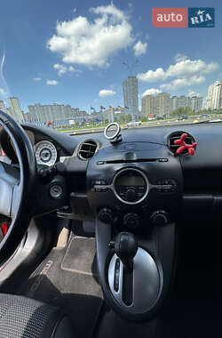 Хэтчбек Mazda 2 2008 в 