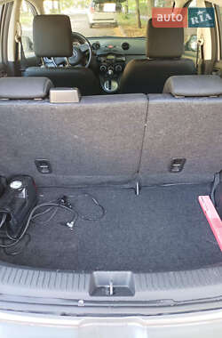 Хэтчбек Mazda 2 2012 в 