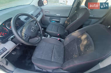 Хэтчбек Mazda 2 2004 в 