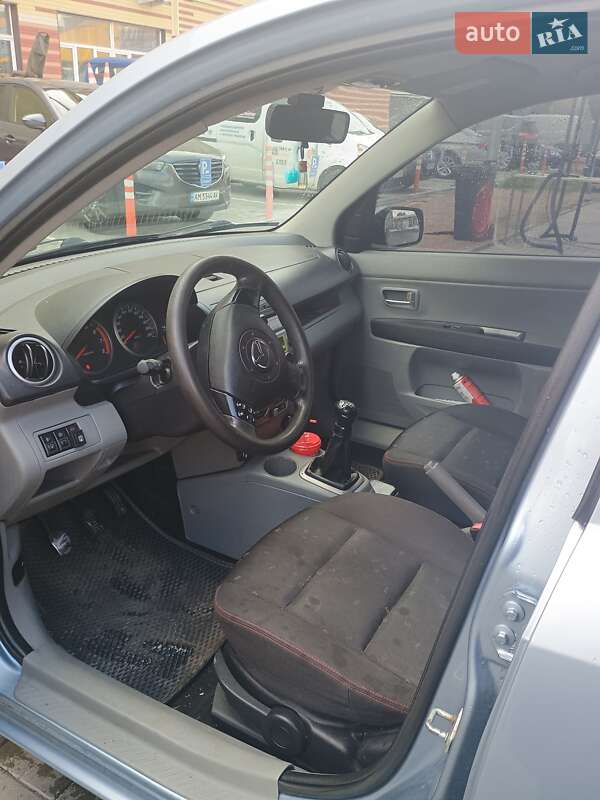 Хэтчбек Mazda 2 2003 в Житомире