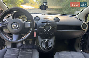 Хэтчбек Mazda 2 2008 в 