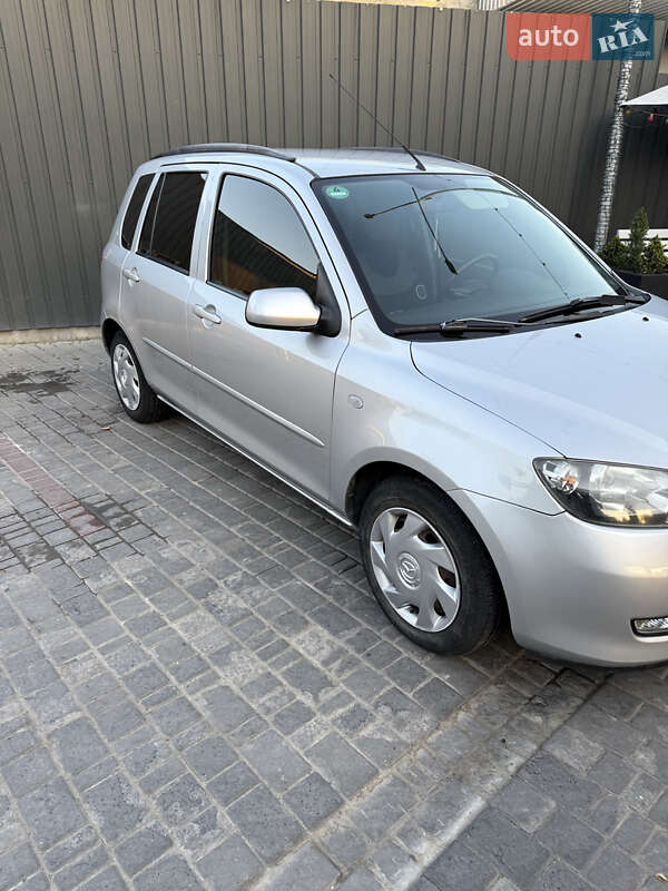 Mazda 2 2004