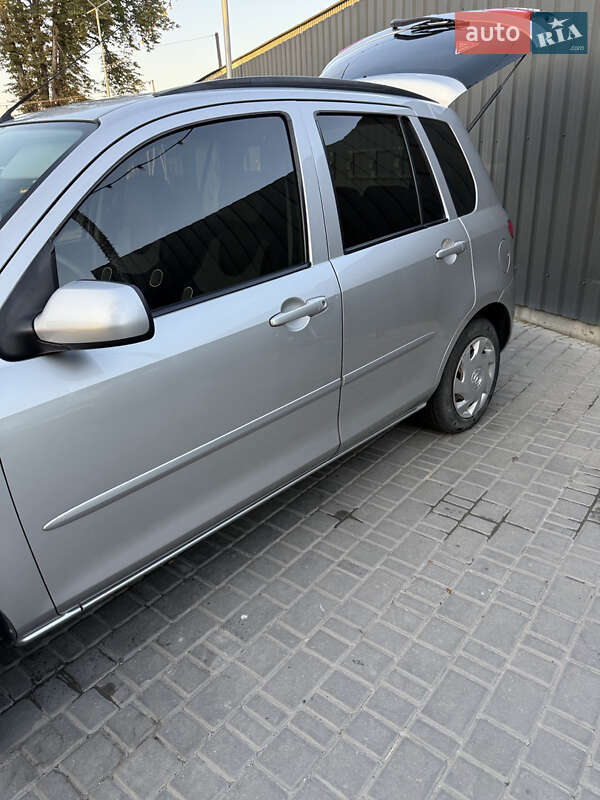 Хэтчбек Mazda 2 2004 в Каменец-Подольском