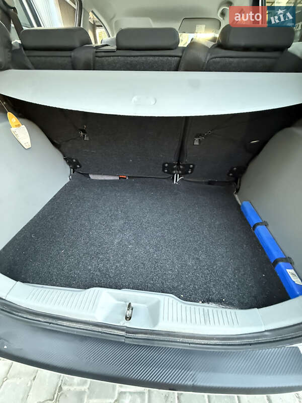 Хэтчбек Mazda 2 2004 в Каменец-Подольском